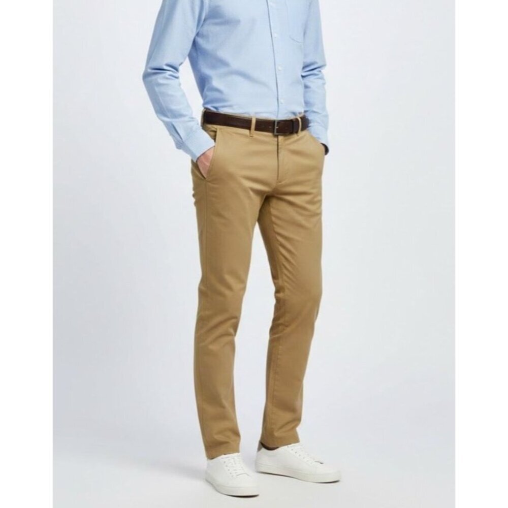 NWT Men's - Izod Straight Fit American Chino Pants, Size 32 x 34